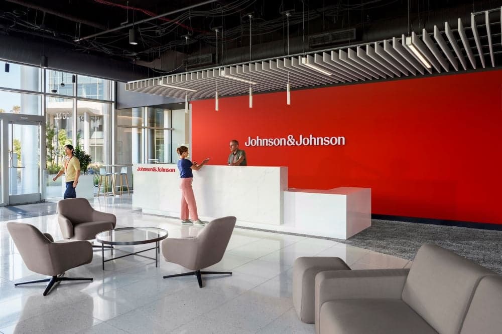 Johnson & Johnson Crashes the Robotic Surgery Duopoly With AI-Powered Ottava Platform